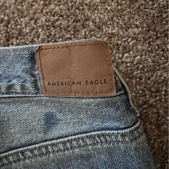 American Eagle Highest Waist 90s Boyfriend Short- Light Wash, Distressed. Size 6 - Picture 2 of 4